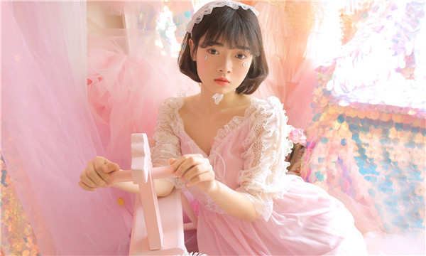 上街供卵试管代怀生子多少钱？这一直是很多不孕不育家庭关注的话题。在中国，不孕不育的发生率越来越高，根据《中国不孕不育现状调研报告》显示，育龄夫妇的不孕不育率从20年前的3%增长至现在的12.5%-18.2%，患者人数高达6000万以上。在这样的背景下，许多家庭通过供卵试管来实现自己的生育梦想。那么，供卵试管代怀生子的费用到底是多少呢？